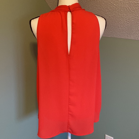 Lush Pleated V-neck Tank - Picture 7 of 11